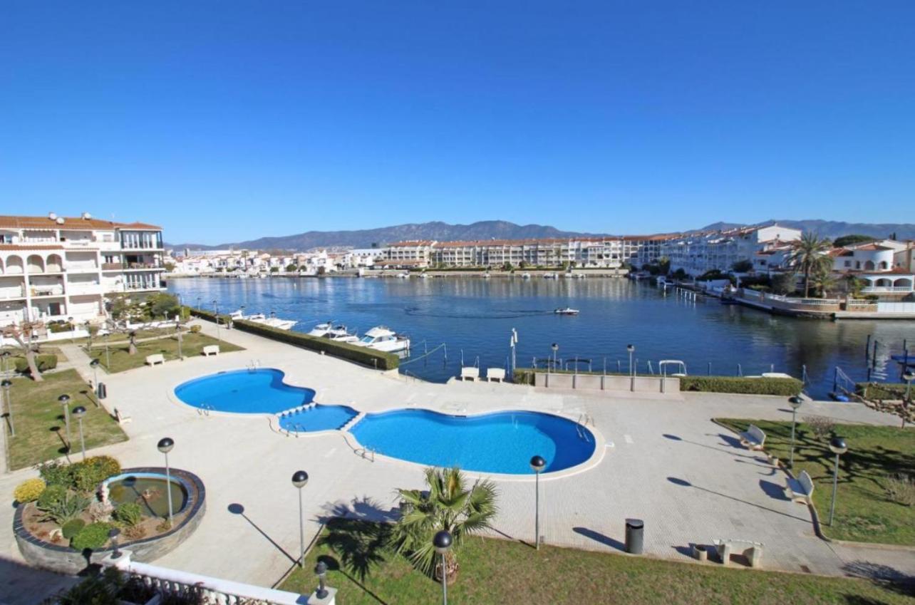 Apartamento Gran Lago Con Vistas Al Canal エンプリアブラバ エクステリア 写真