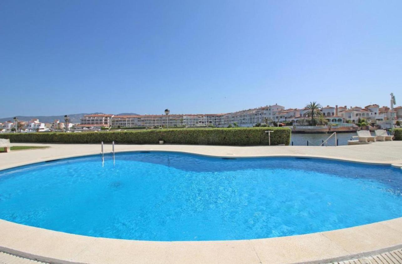 Apartamento Gran Lago Con Vistas Al Canal エンプリアブラバ エクステリア 写真